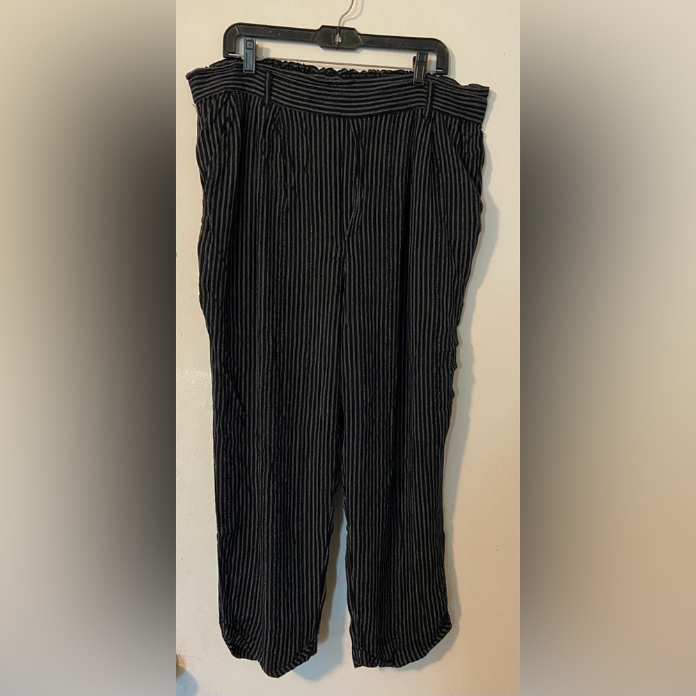 American Eagle Outfitters Black with White Pinstripe Pants